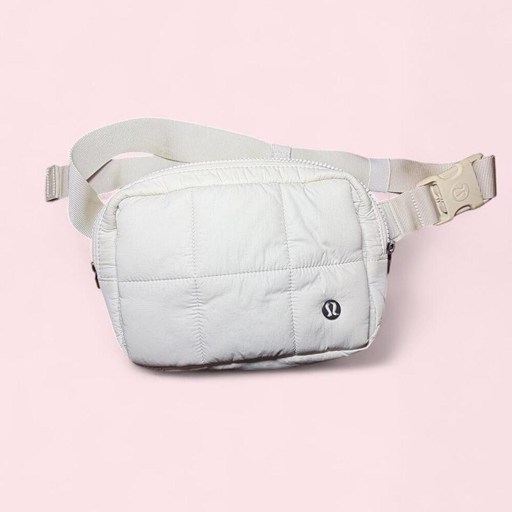 Lululemon quilted belt bag/ fanny pack cream/white athleisure yoga pilates